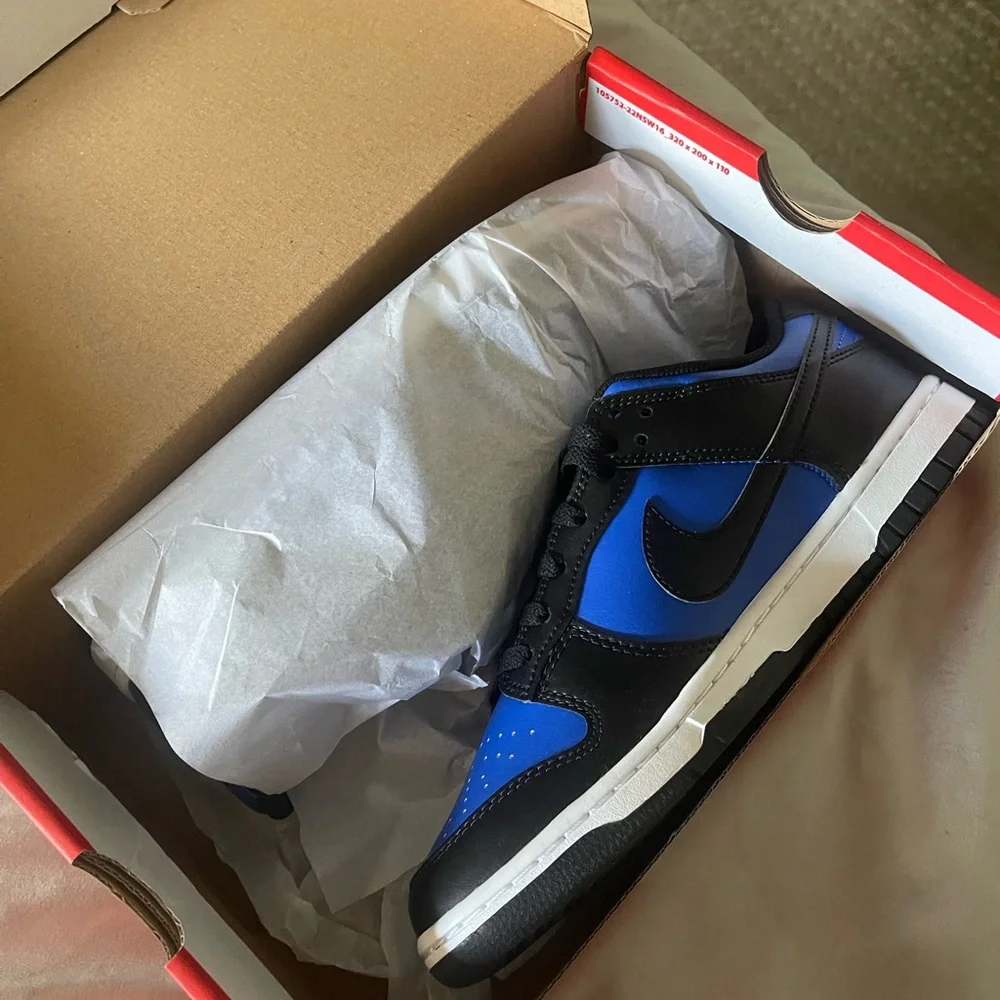 Nike Kids Sneakers in Blue and Black - Picture 3 of 8